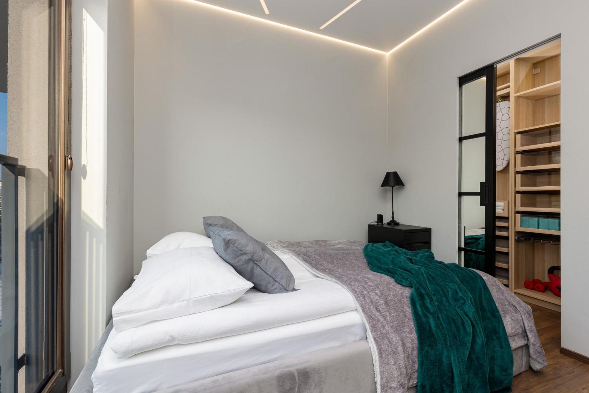 Apartment Emerald With Parking By Renters Warschau