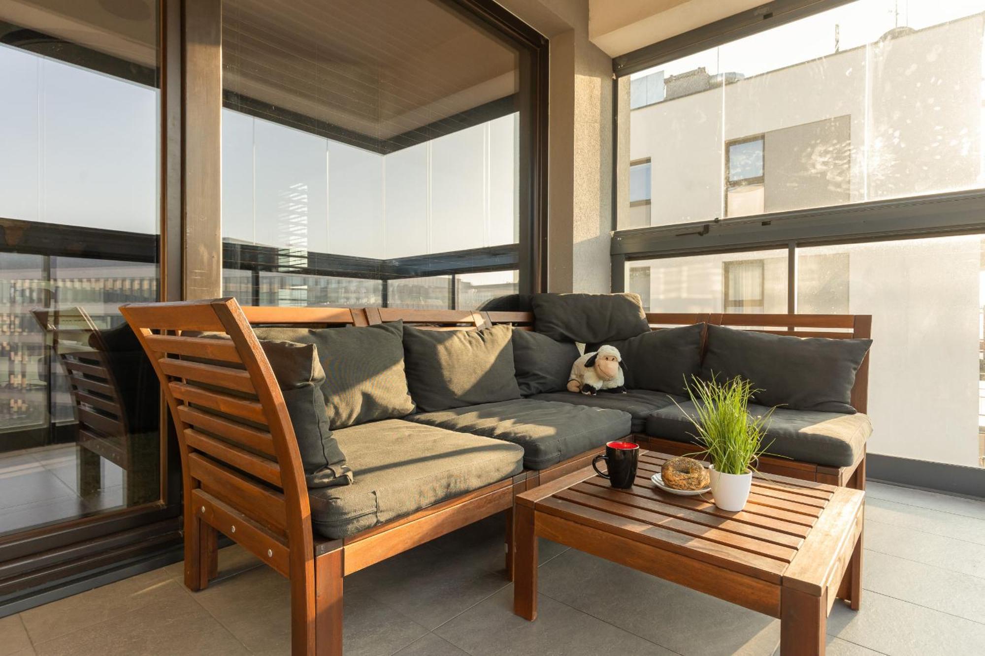 Emerald With Parking By Renters Apartment Warschau