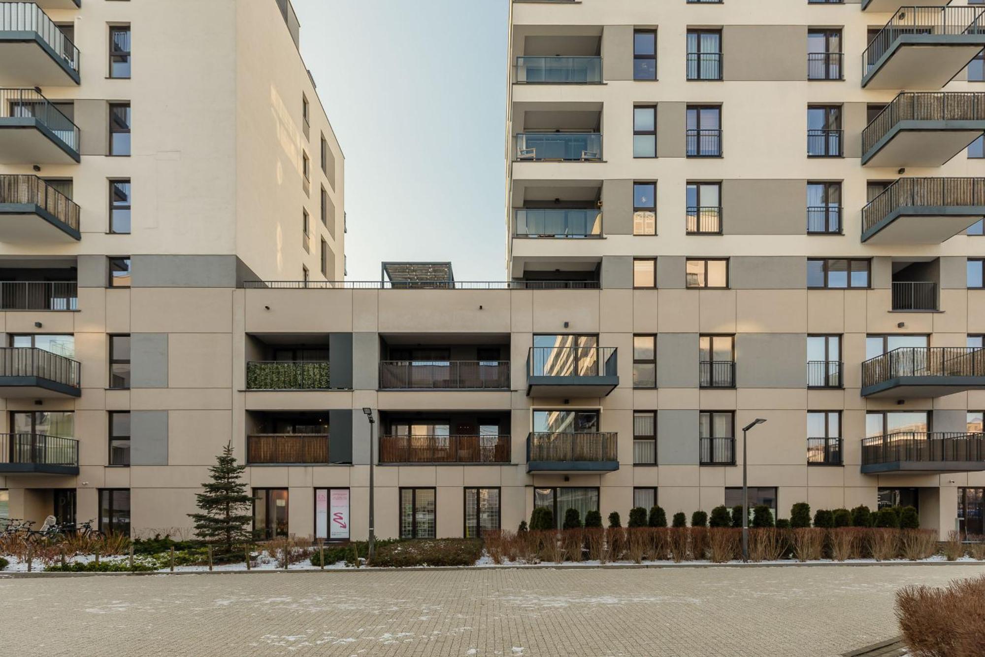 Emerald With Parking By Renters Warschau