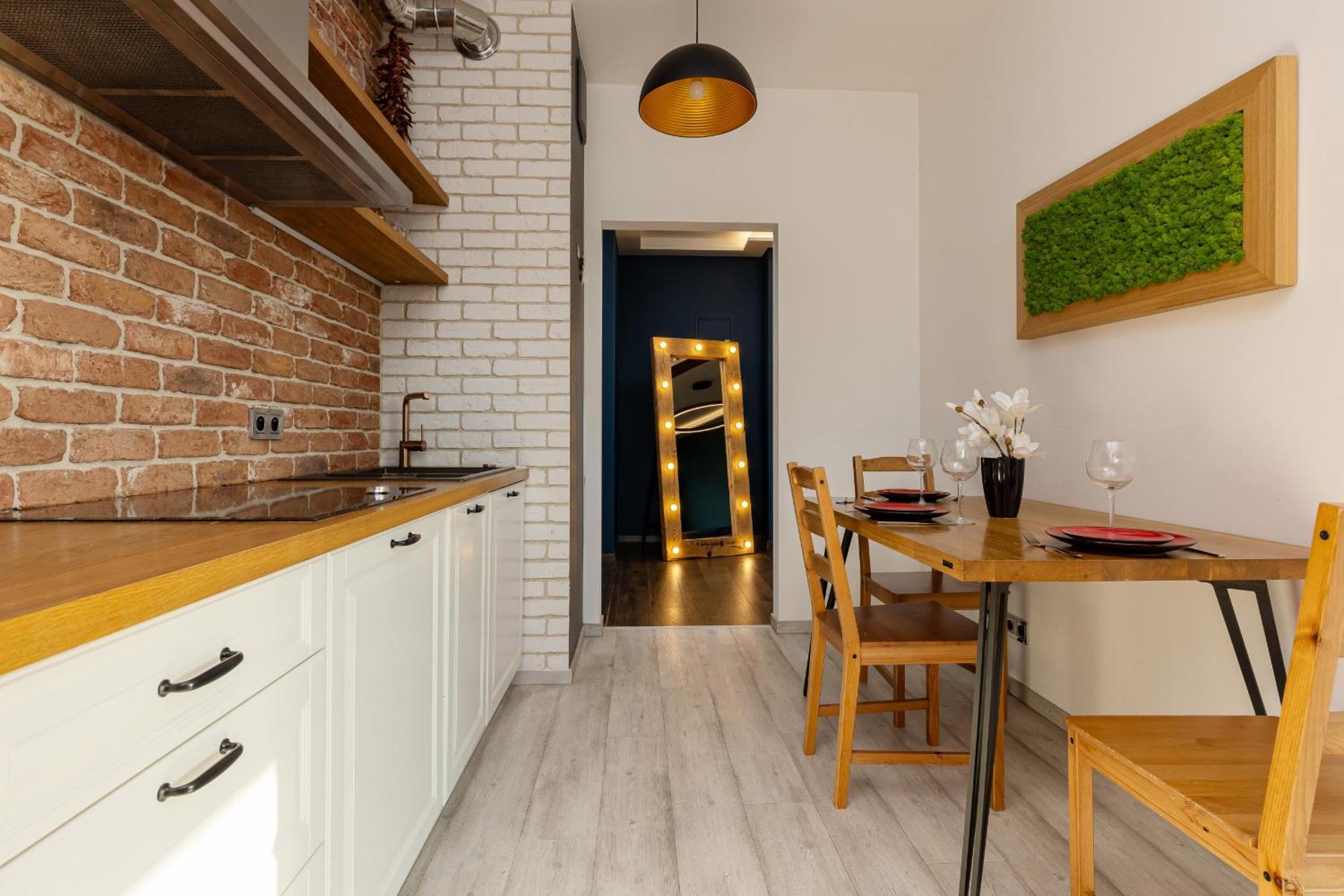 Emerald With Parking By Renters Apartment
