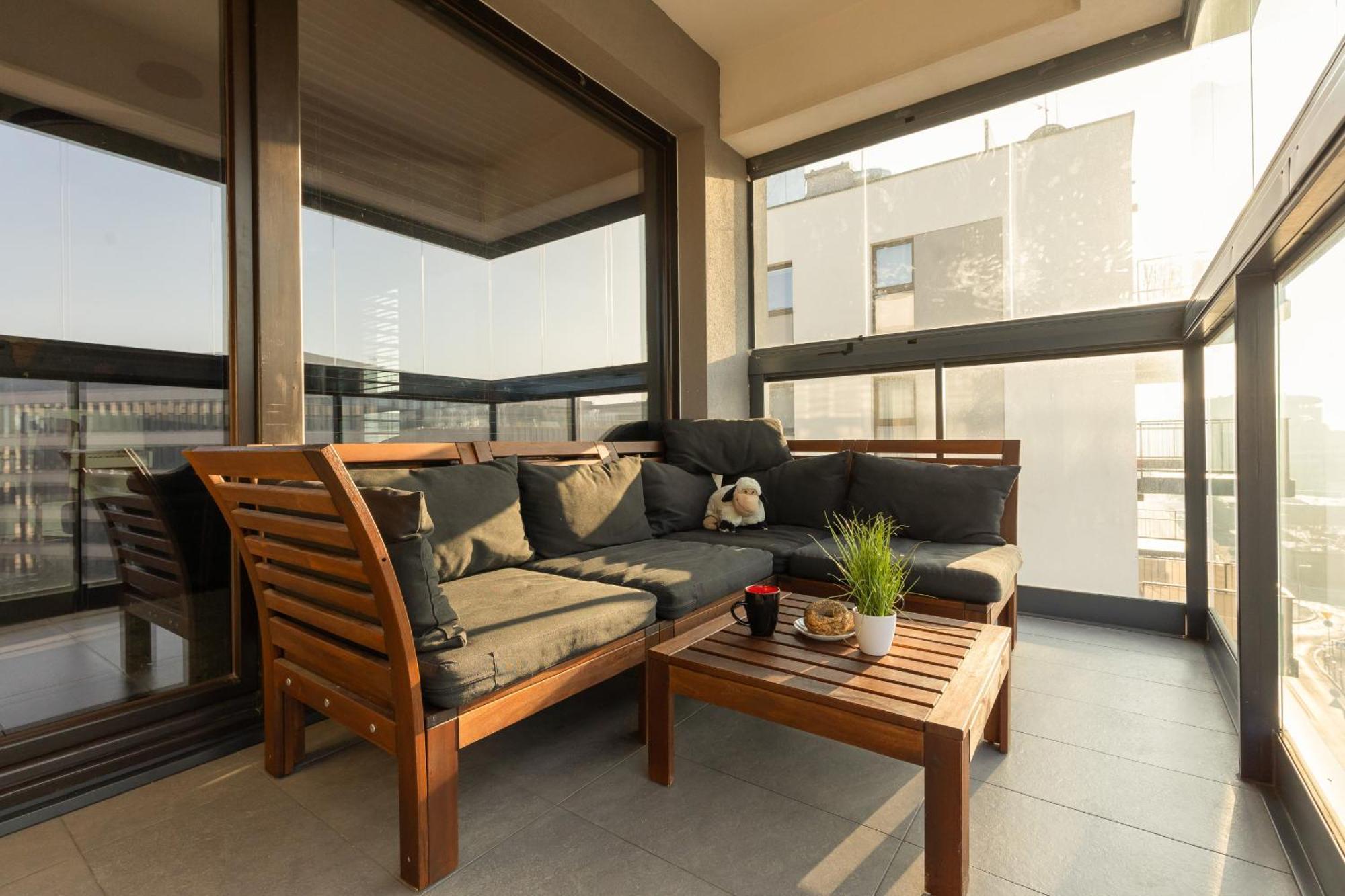 Butas Emerald With Parking By Renters